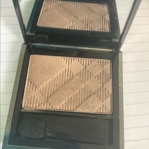 Burberry Pale Barley No. 22 sheer eye shadow
